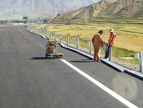 成渝高速公路劃線施工